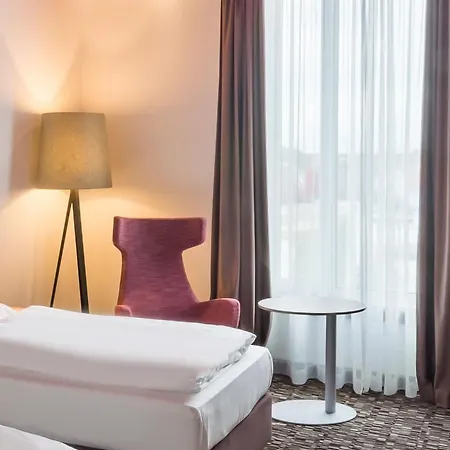 Park By Radisson Neumarkt 4*