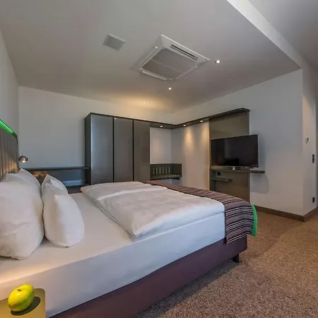 Park By Radisson Neumarkt 4*