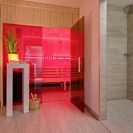 Park By Radisson Neumarkt 4*